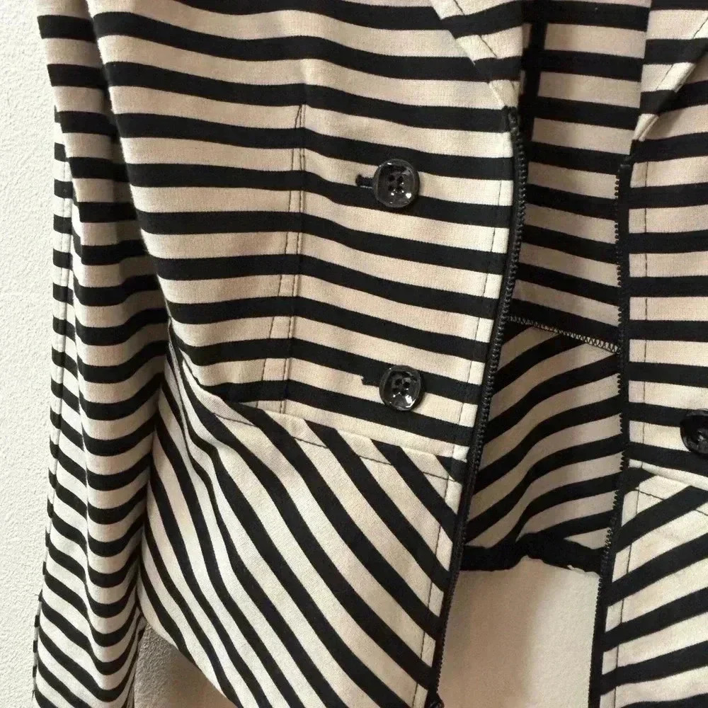 White House Black Market cream and black striped fitted jacket. Size 10. - Picture 4 of 9